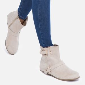 SHOEDAZZLE taupe Sayde bootie NWOT size 8